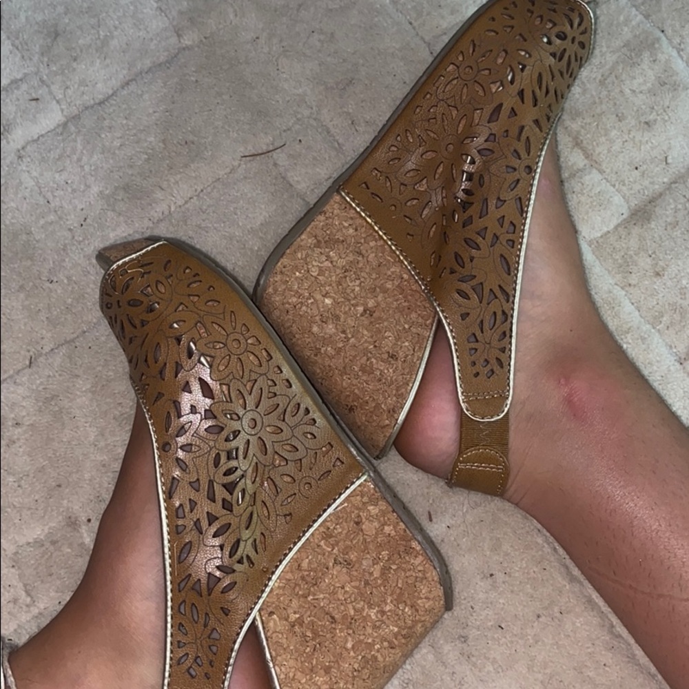 KENNETH COLE REACTION WEDGES